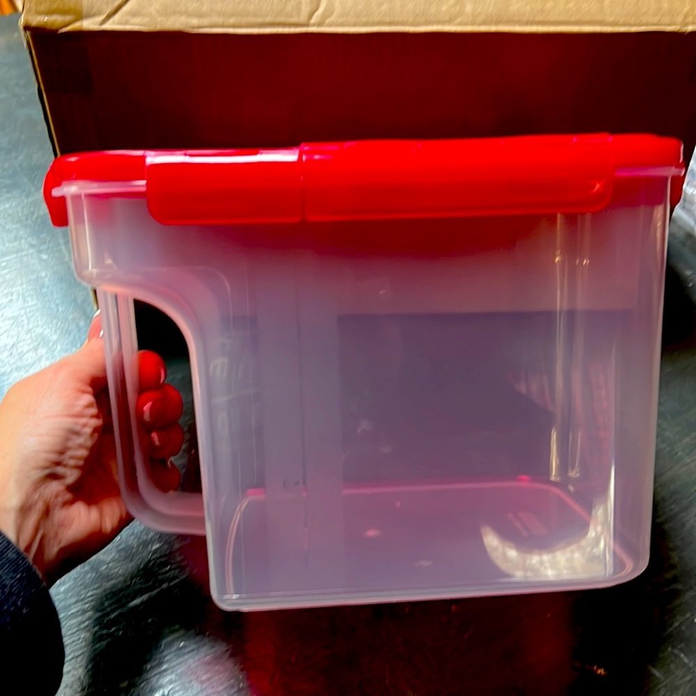 LocknLock Set of 2 Rectangles with Handle Lid. 20 cups. Brand new. 2 total.